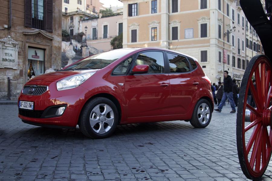  Kia Venga 2010 года  (фото 23 из 199)